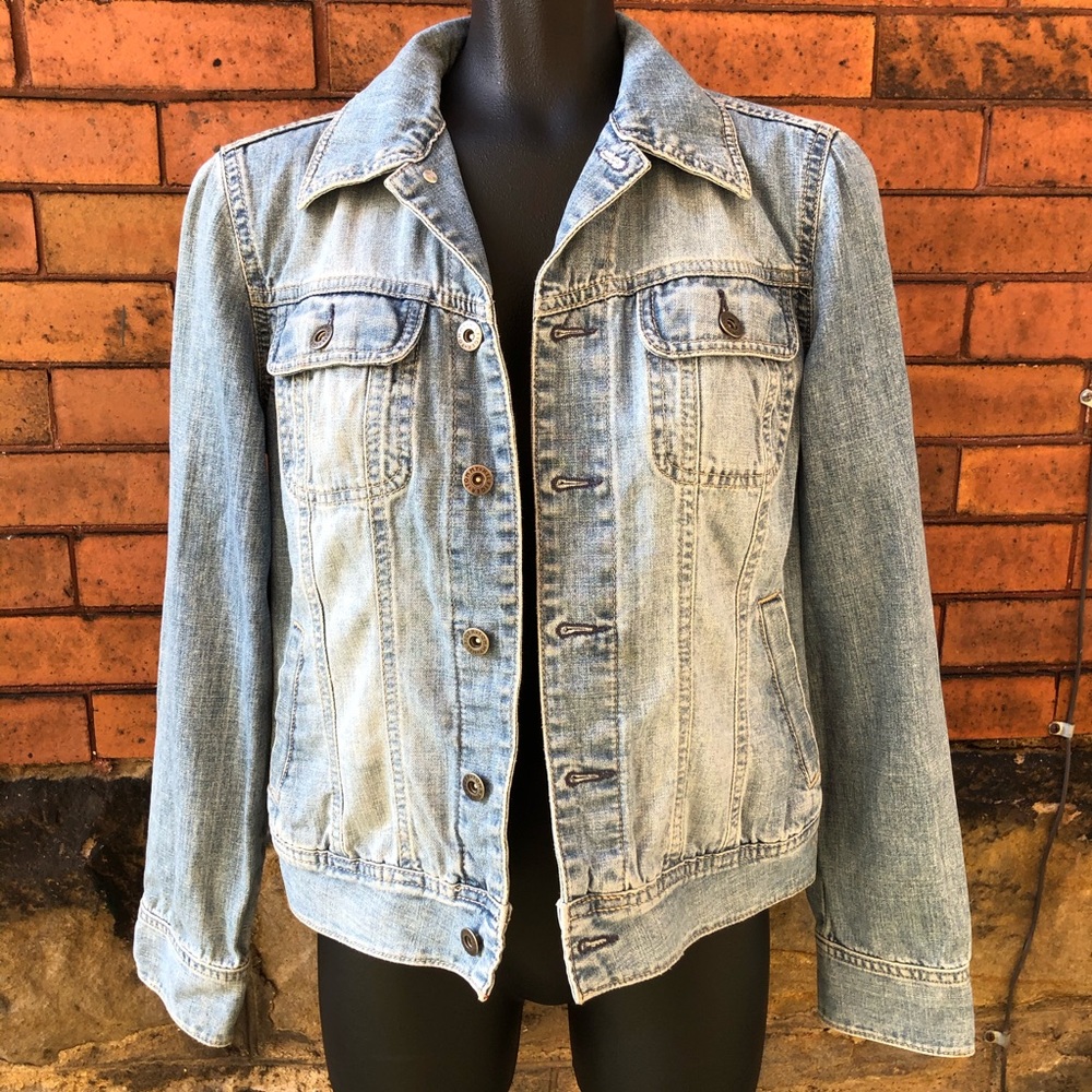Vintage Y2K Tommy Hilfiger Light Wash Denim Jean Jacket Size Medium